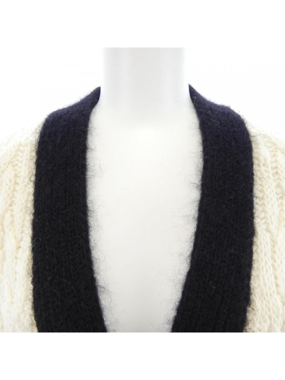 Chanel Cardigan White - Picture 6 of 7